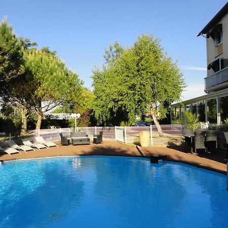 Отель Logis Les Charmilles Chalon-Sur-Saone Sud Lux Экстерьер фото