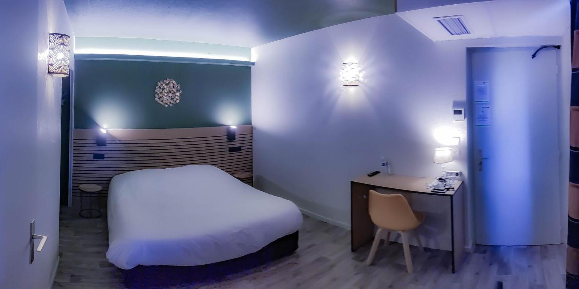 Отель Logis Les Charmilles Chalon-Sur-Saone Sud Lux Экстерьер фото