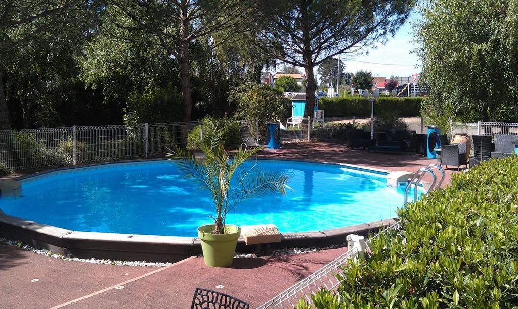 Отель Logis Les Charmilles Chalon-Sur-Saone Sud Lux Экстерьер фото