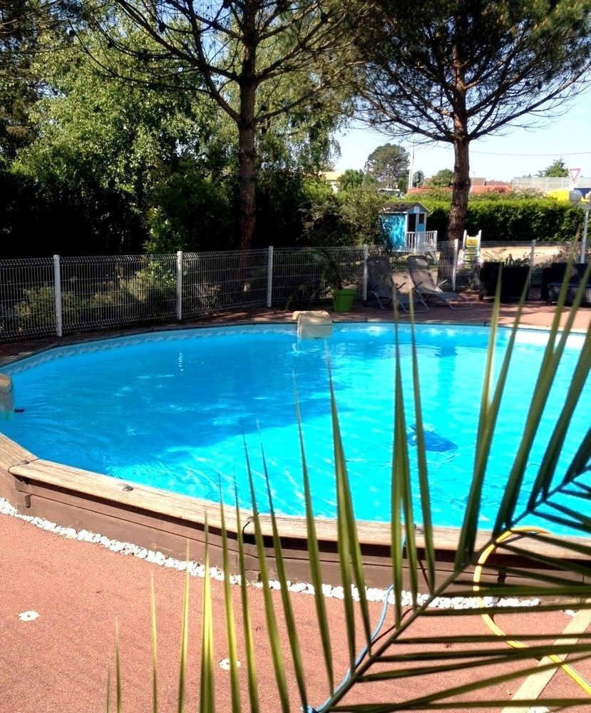 Отель Logis Les Charmilles Chalon-Sur-Saone Sud Lux Экстерьер фото